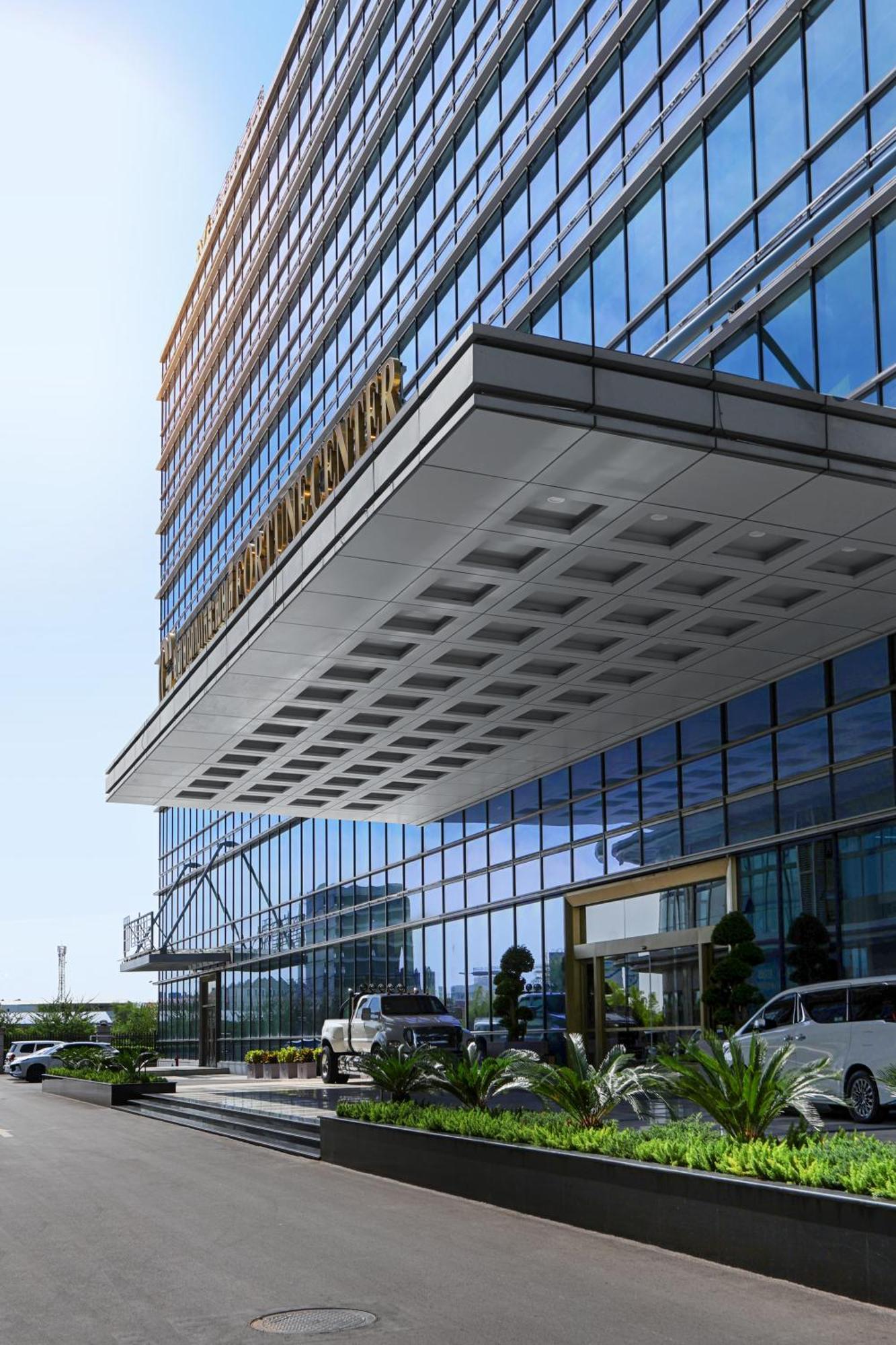 Vm Hotel Phnom Penh Eksteriør billede